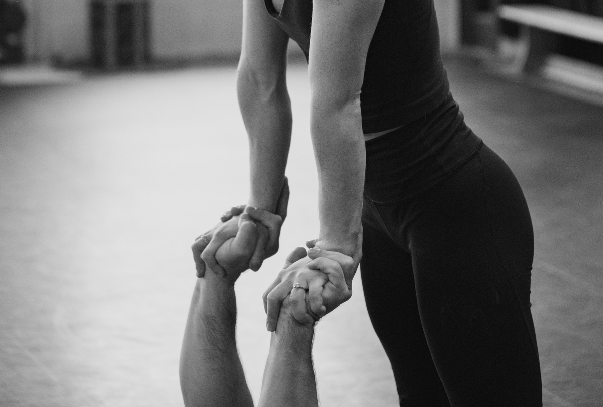 Hand to hand grip - using AcroGrip liquid chalk