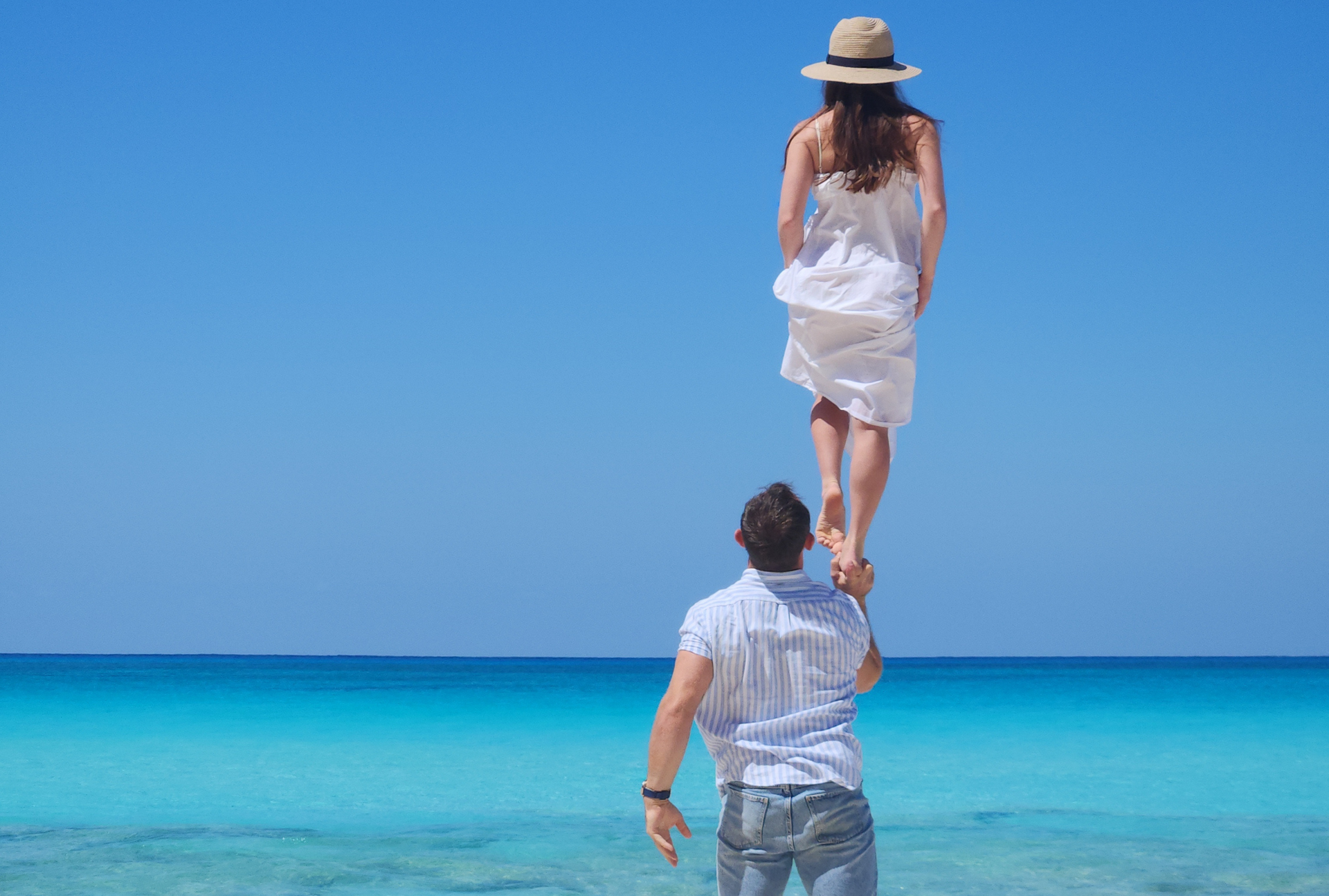 Outdoor beach photoshoot with acrobatic circus duo - single hand grip foot balance