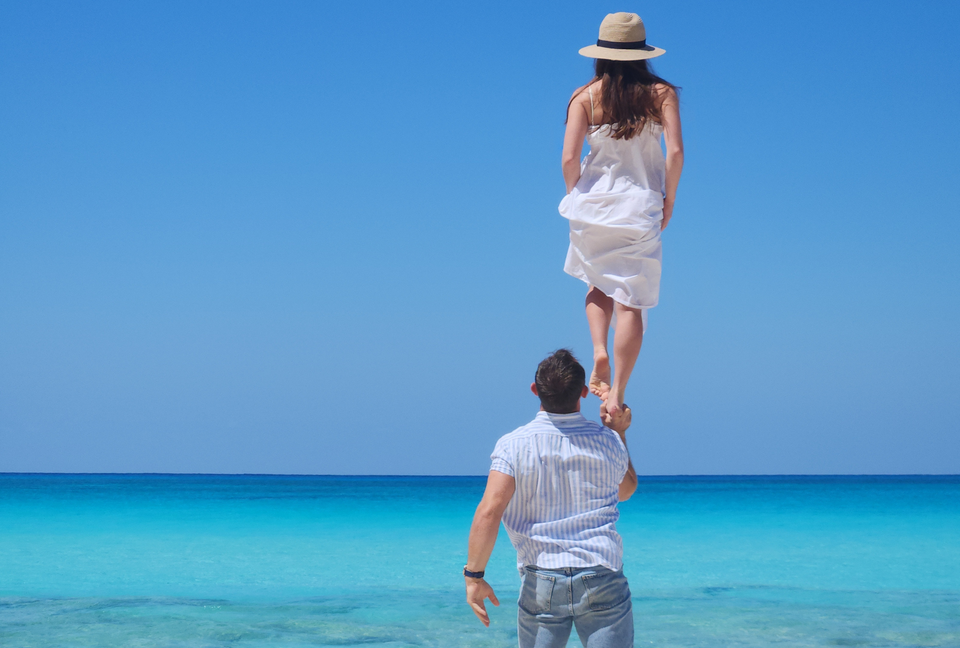 Outdoor beach photoshoot with acrobatic circus duo - single hand grip foot balance